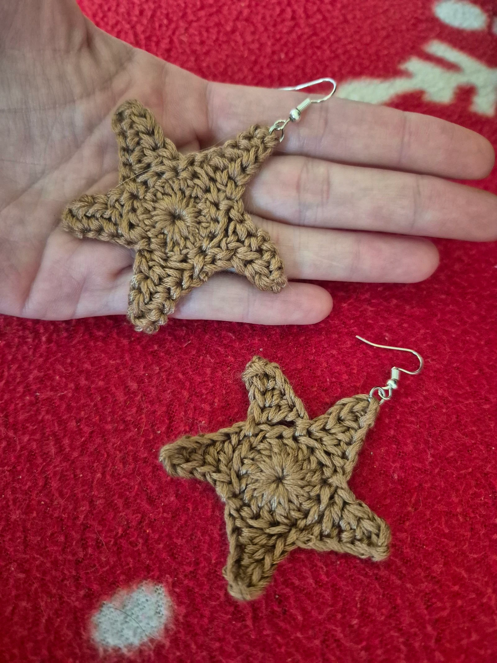 Boucles oreilles etoile marron